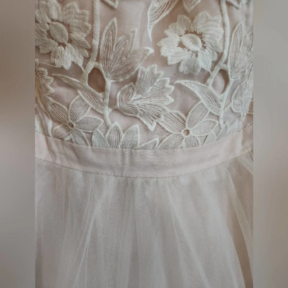 NWT Chi Chi London A Love Above The Rest Dress in Blush Pink Size 8 - Picture 5 of 8